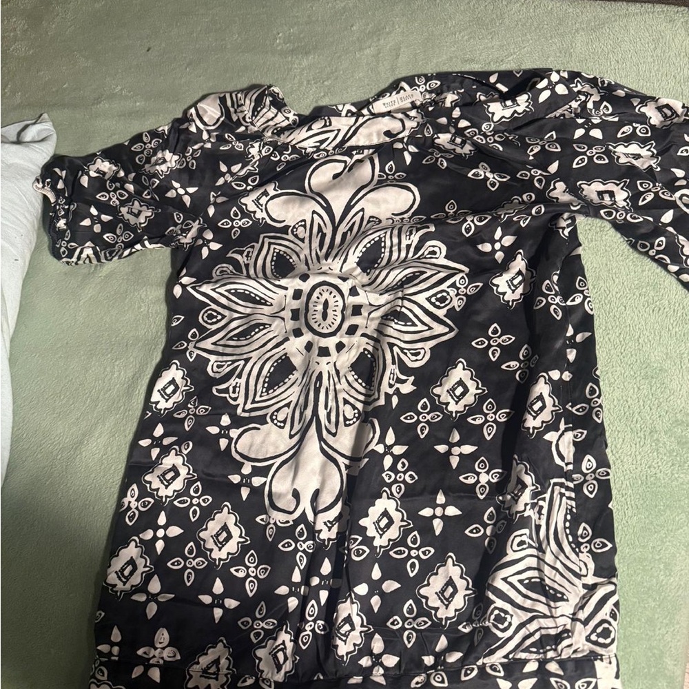 WHITE HOUSE BLACK MARKET SILK SHIFT MINI TUNIC TOP BLACK WHITE FLORAL